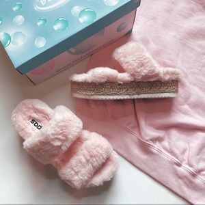 Soda Eunice Pink Fuzzy Fluffy Ladies Fashion Slipper Slides Espadrilles Sandals